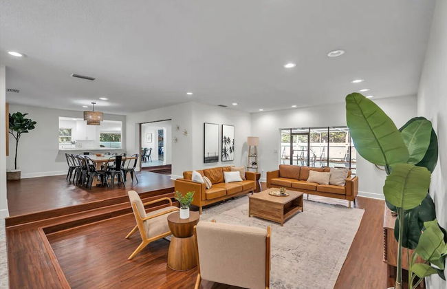 Golden Retreat: Expansive 6BR Home w Heated Pool ~ - Foto 28