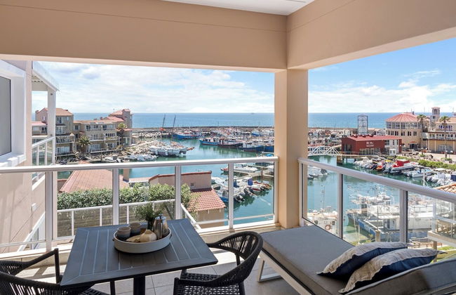 Harbour Club - Photo 3