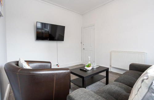 Cheadle village - Photo 42