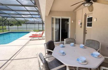 South Facing Pool with Lake View - Ideal for Families & Couples - Foto 5