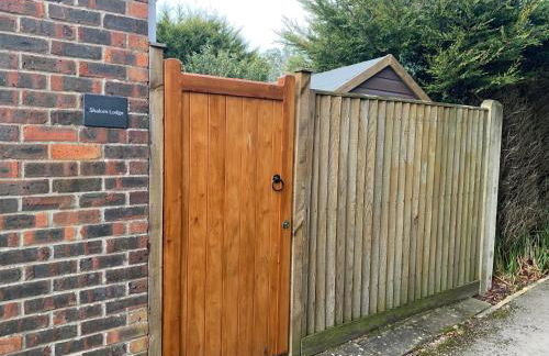 Self contained annex with bedroom bathroom sitting room and kitchenette - Photo 4