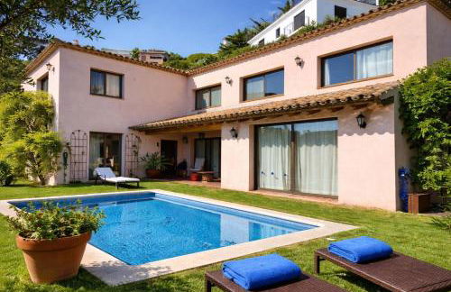 Villa Sitges Julia Vista Espectacular 2 k m s de la Playa Comoda & Area Tranquila Amplitud interior y plana - Photo 4