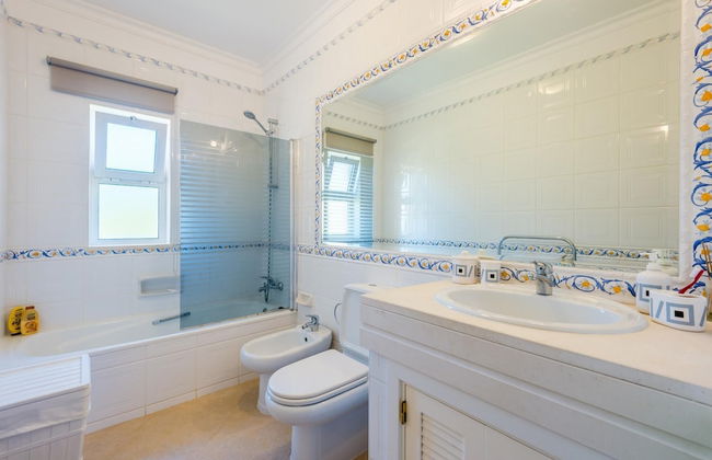 Fairviews Village - Boavista Resort in Lagos - Photo 9