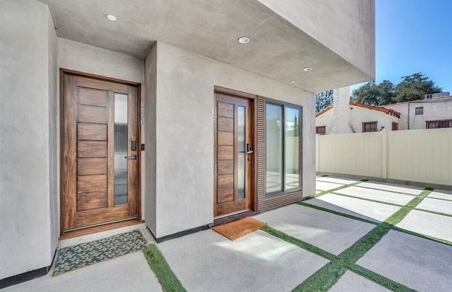 Luxurious Townhome - Photo 40