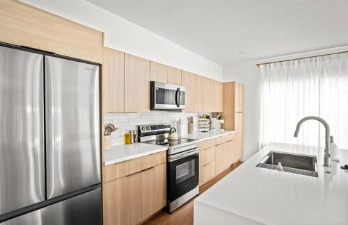 Resort-Style 3BR Ensuites, Slps7, Pool&, Gated, BBQ - Photo 22