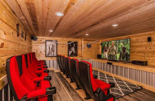 Splashing at the Bluff - Premier Smoky Mountain Views - Indoor Pool Spa - Luxury Cabin - Gatlinburg - Pigeon Forge - Foto 44