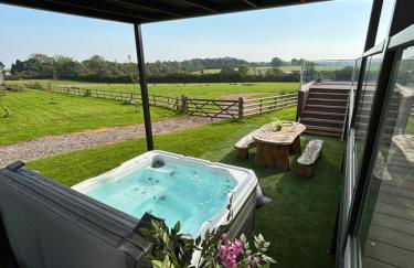 Luxury Lake Front Escape With Hot Tub - Foto 8