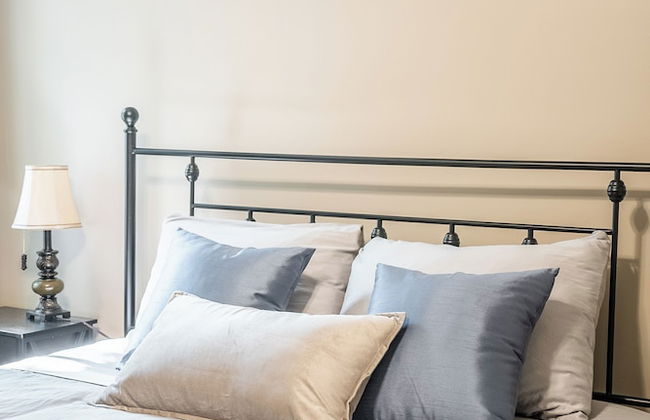 Cozy Houses in Downtown Toronto by GLOBALSTAY - Photo 22