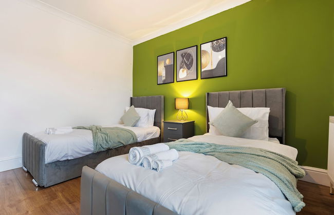 Elegant Stay Sleep 8 Parking - Photo 1