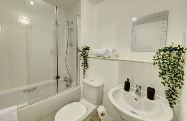 Lovely Flat in Kiln Close With Free Parking - Photo 67