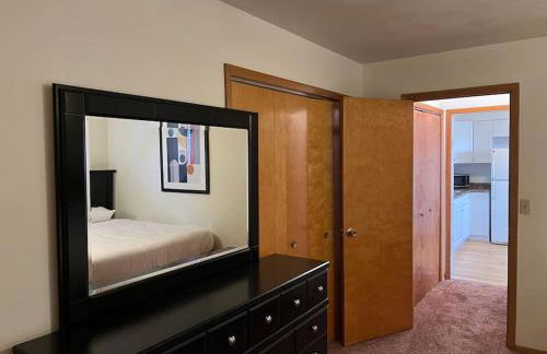 Prime Location Amazing Unit Close to Downtown - 2 queen beds - Photo 9