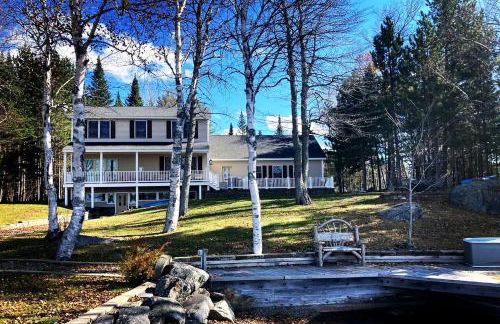 Gorgeous Cottage with Hot-tub and Games in Beaver Cove, Maine - Foto 4