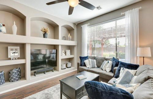 Shop, Golf and Hike Surprise Group Getaway with Pool! - Foto 3