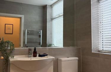 Spacious Bungalow in St Helens, 1-Min Drive to Carr Mill Bridge - Foto 51