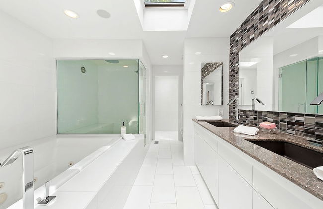 Sunset Villa by Rove Beachfront w Deck Pool - Foto 30