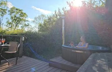 The Woodland Lodge - Wood Fired Hot Tub and Firepit - Foto 5