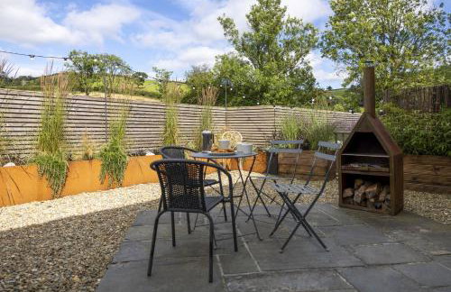 Cartws at Pentrecelyn - styilish barn conversion with large kitchen and outdoor space - Foto 2