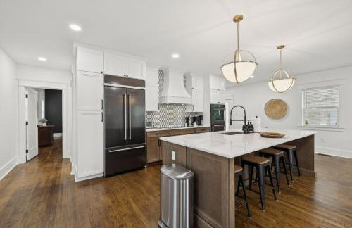 Nash Urban Oasis with Rooftop and Modern Amenities - Foto 23