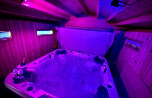 Beautiful Hot tub Suite in St Annes - Photo 51