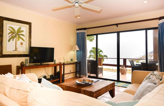 Elegant 3BR Beachfront Condo with Spacious Interior, Ocean-View Terrace & Direct Access to Playa Flamingo - Photo 14