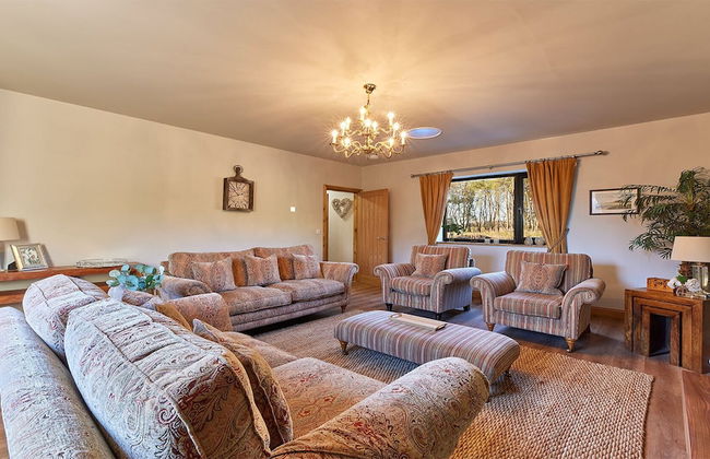 Host Stay The Parlour - Photo 5