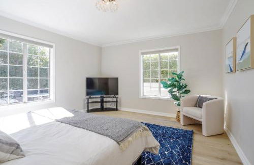 New 5 bed w/hot tub close to Universal sleeps 12 - Foto 29