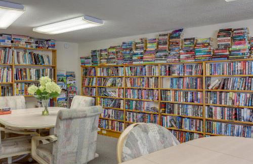 Pool Access, Walk to Beach! Cozy Jensen Beach Home - Photo 27