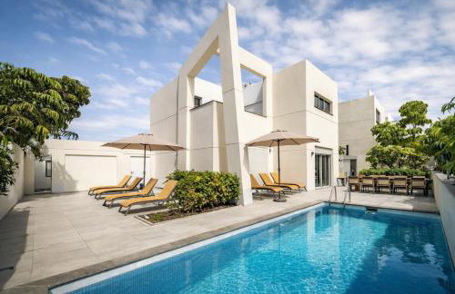 VillasRoyale Trespalomas - An Iconic Villa for Elevated Getaways! - Foto 2