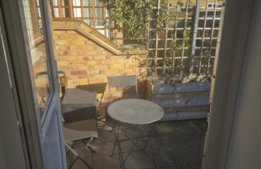 LUXURY One BEDROOM FLAT - Photo 25