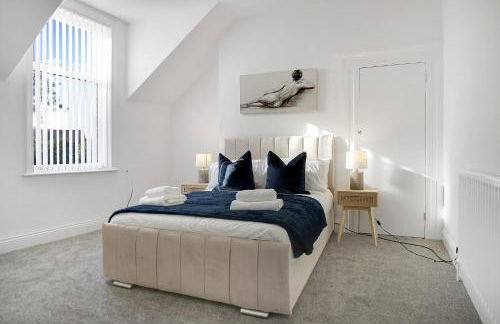 Spacious & Modern Oasis, 4-Bed House, Sleeps 7 - Foto 28