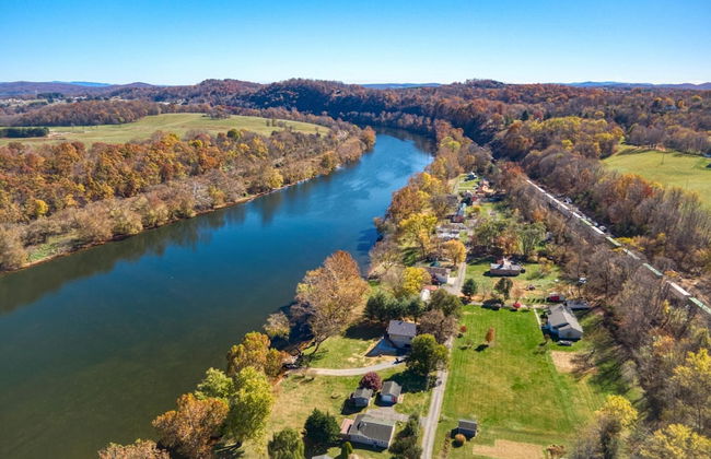 New River 3BR - Fishing, Kayaking, Hot tub, VT Game Weekends - Photo 63