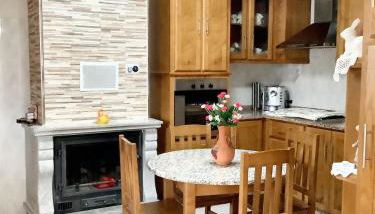 Charming House in Cortiçada with Balcony and Mountain View - Foto 3