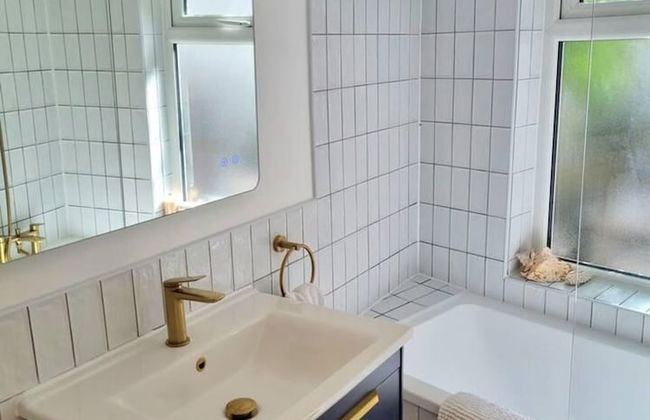 Spacious & Renovated 1-bed Garden Flat in London - Photo 19