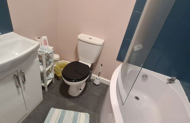 Charming 1-bed Apartment in Barnsley - Photo 5