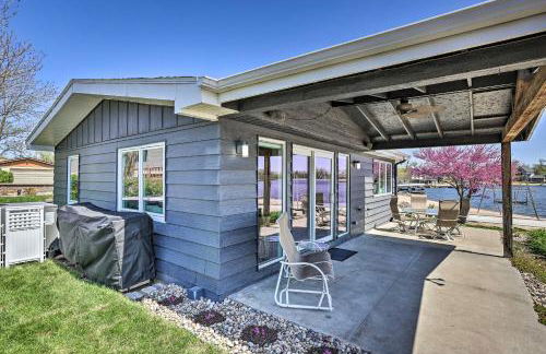 Lakefront Bellevue Home Private Beach and Fire Pit! - Foto 22