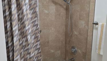 Waikiki Vacation Condo - Foto 5, Shower