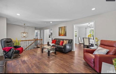 Stylish 4BR Getaway with Game Room, Grills & Cozy Outdoor Fire-Pit - Foto 3