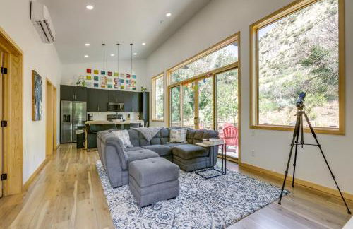 New Castle Getaway with Grill and Mountain Views! - Foto 2