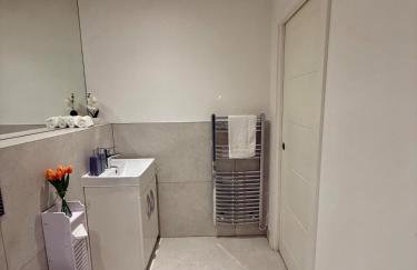 Great Quiet & Brand New Flat With Great Transport Links in Bushey - Foto 31