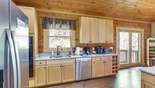 Family Cabin with Private Hot Tub and Views in Boone! - Foto 5