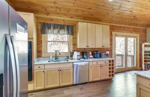 Family Cabin with Private Hot Tub and Views in Boone! - Foto 5