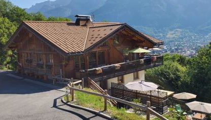 SUPERBE DEMI CHALET LUXUEUX 120M² 8 Personnes à SALLANCHES. - Foto 2