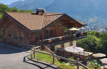 SUPERBE DEMI CHALET LUXUEUX 120M² 8 Personnes à SALLANCHES. - Foto 2