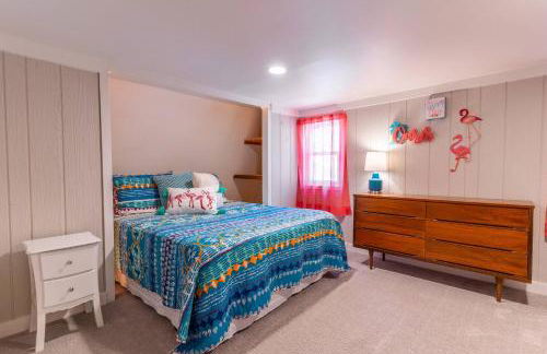 Charming Waterfront Cabin - Sleeps 10 - Photo 18