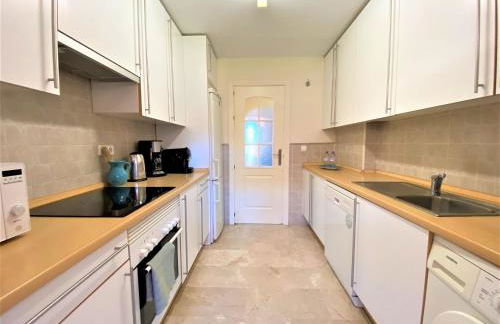 Sea View Penthouse Apartment with Hot Tub - Casa Bella Vista, Buenas Noches , Estepona - Photo 32