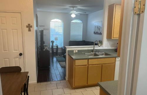 3 Bed 3 Bath Townhome - Foto 18