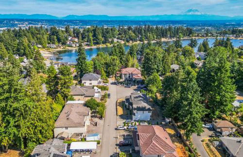 6 bedrooms, Walking distance to airport - Foto 1