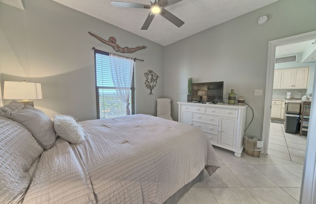 Luxurious Beachfront Condo with Beachside Pool Access and Free WiFi - Unit 1202 by RedAwning - Foto 2