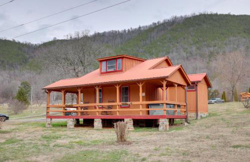 Blue Ridge Hideaway! Cabin with Hot Tub and Views - Foto 1