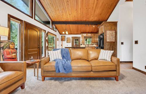 Chalet Seraphina - Cozy Pet Friendly Hot tub - Photo 11